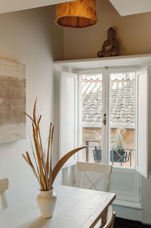 50-inch TV with cable channels - Navona Sun Luxury Penthouse (Rome)