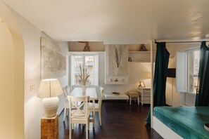 50-吋電視，提供有線頻道