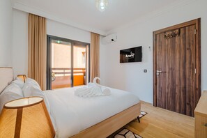 1 bedroom, desk, iron/ironing board, travel cot - New Cozy Appart 2 min a M-Avenue Balcon et Parking (Marrakesh)