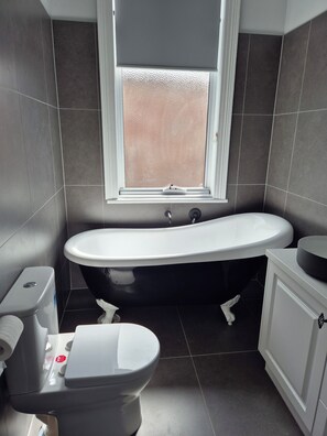 Dusche, Handtücher, Seife, Toilettenpapier