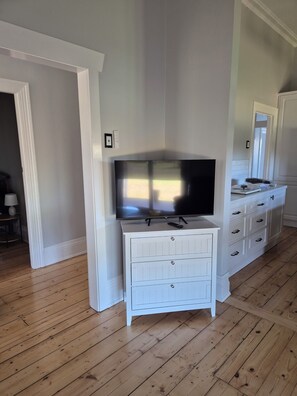 Interior - Bayside walks and local beach access, close to shops, golf course and wineries (Portarlington)