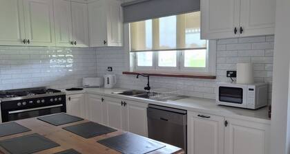 Bayside walks and local beach access, close to shops, golf course and wineries