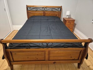 3 bedrooms, bed sheets