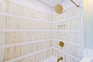 Shower - Great in-town Lewes location!  132 S Washington (Lewes)