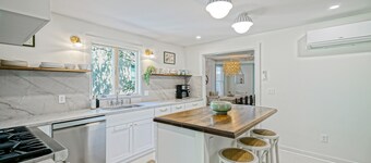 Great in-town Lewes location!  132 S Washington