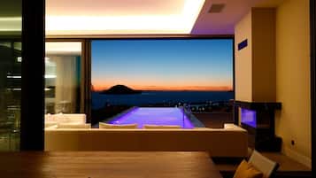 Deluxe Villa, Sea View | Premium bedding, minibar, in-room safe, desk