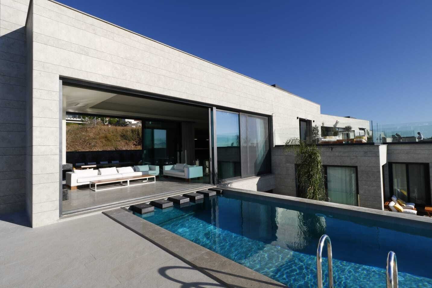 حمّام سباحة خارجي