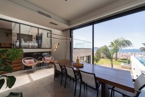 55-英寸智能电视（配备卫星频道）