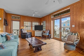 Smart TV - Carolina Moon in Atlantic Beach, NC (Pet Friendly Home) (Atlantic Beach)