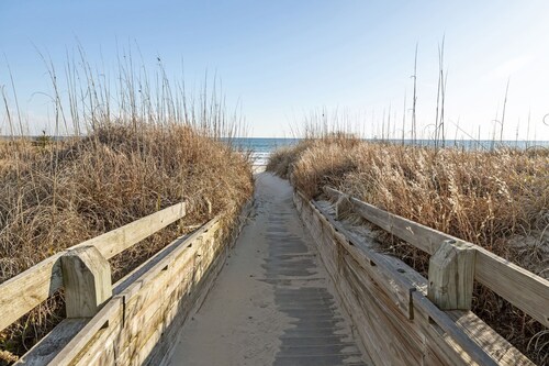 Carolina Moon in Atlantic Beach, NC (Pet Friendly Home)