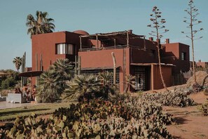 Exterior - 8 bedroom villa located in grounds of resort hotel (Marrakech)