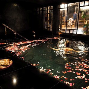 Spa - 8 bedroom villa located in grounds of resort hotel (Marrakech)