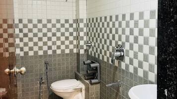 Ducha, artículos de tocador gratuitos, toallas, jabón