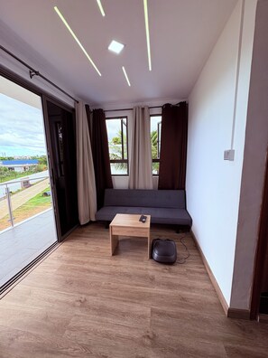 Smart TV - Cool Breeze Villa No. 1 in the centre of Grand Baie (Rivière du Rempart District)