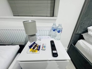 1 bedroom, iron/ironing board, free WiFi, bed sheets - Twin En-Suite Room near Cardiff Centre (Cardiff)