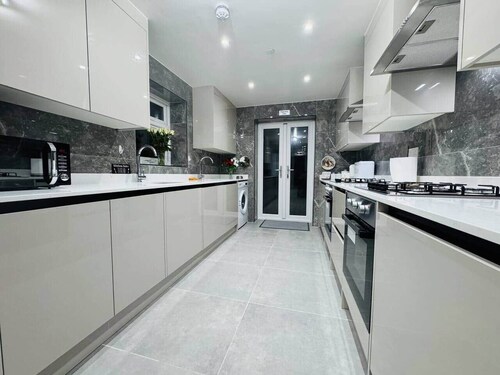 Modern Twin En-Suite close to Cardiff Centre