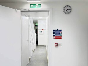 Interior - Stylish Twin En-Suite Room near Cardiff Centre (Cardiff)