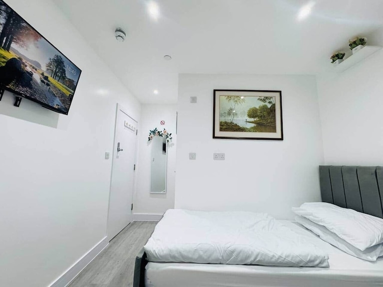 Stylish Twin En-suite Room Near Cardiff Centre - Barry