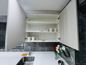 Interior - Stylish Twin En-Suite Room near Cardiff Centre (Cardiff)