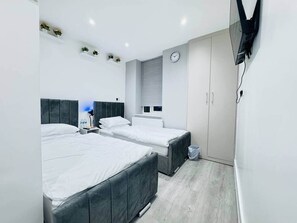 1 chambre, fer et planche à repasser, Wi-Fi gratuit, draps fournis