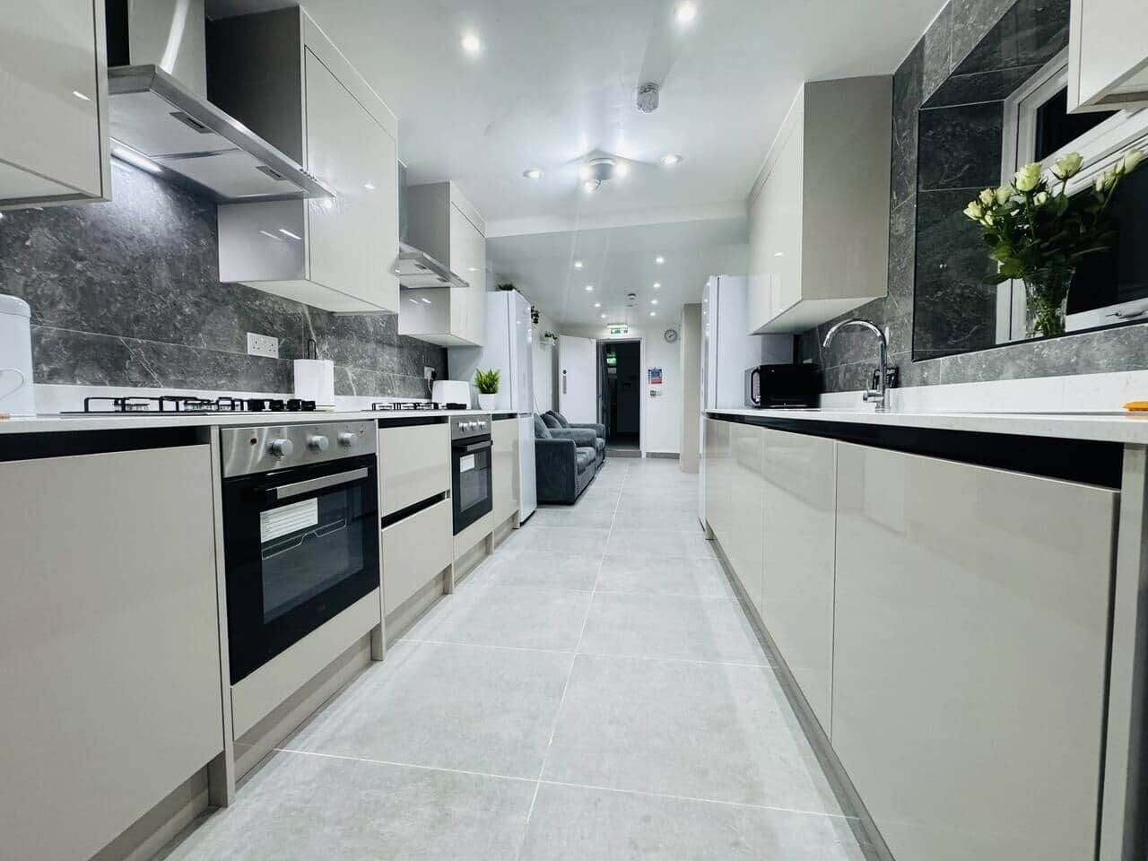 Frigorífic, microones, forn i placa de cuina 