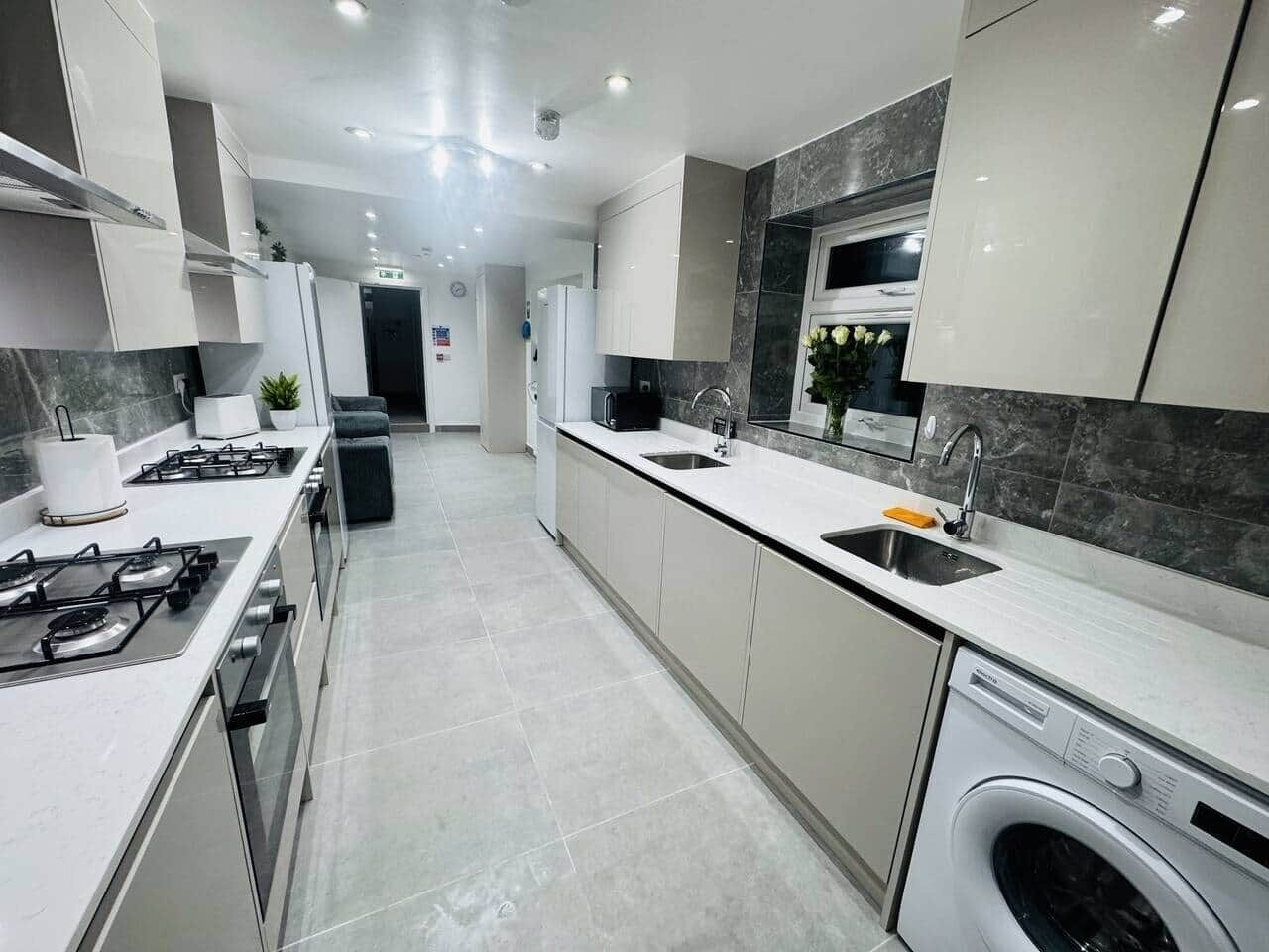 Refrigerador, microondas, horno, placa de cocina