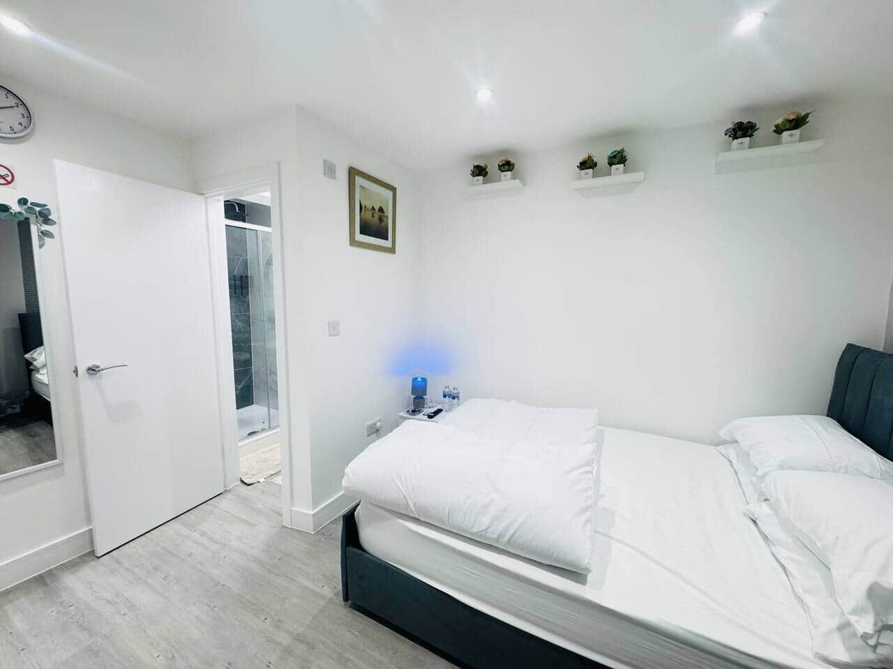 1 chambre, fer et planche à repasser, accès au Wi-Fi (inclus)