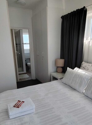 3 chambres, fer et planche à repasser, Wi-Fi, draps fournis