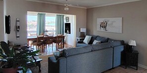 Living area - Adorable 3-bedroom apartment in enchanting Strand near the beach (Strand)