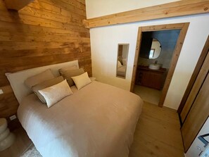 5 多间卧室、熨斗/熨衣板、免费 WiFi、床单