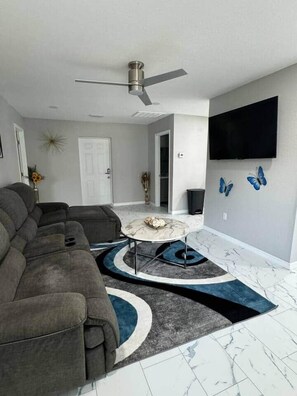 Smart TV - Down Home Living Home (Moon Lake)