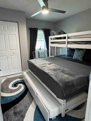 2 bedrooms, iron/ironing board, free WiFi, bed sheets - Down Home Living Home (Moon Lake)
