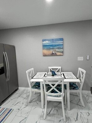 Dining - Down Home Living Home (Moon Lake)