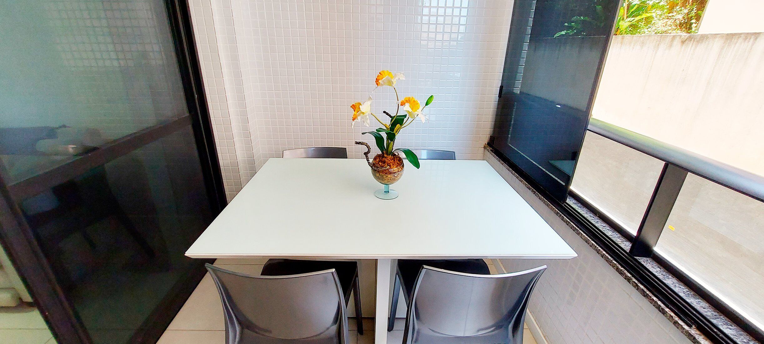 Basic Apartment | Outdoor dining