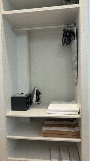 In-room safe, blackout drapes, iron/ironing board, free WiFi - Apart Hotel Happy Life  (Alicante (Alacant))