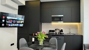 Apartamento Estudio 8 | Brankas, tirai kedap cahaya, setrika/meja setrika, dan Wi-Fi gratis