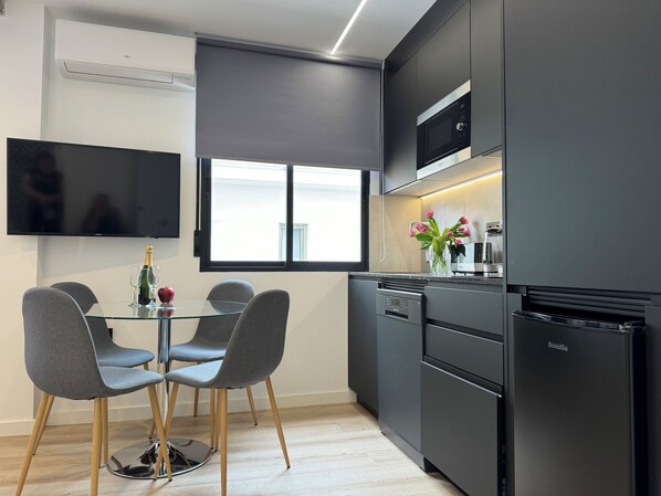 Apartamento Estudio 9 | In-room safe, blackout drapes, iron/ironing board, free WiFi - Apart Hotel Happy Life (Alicante)