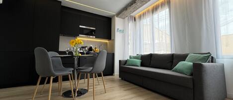 Apartamento Estudio 10 | Tallelokero huoneessa, pimennysverhot, silitysrauta/-lauta