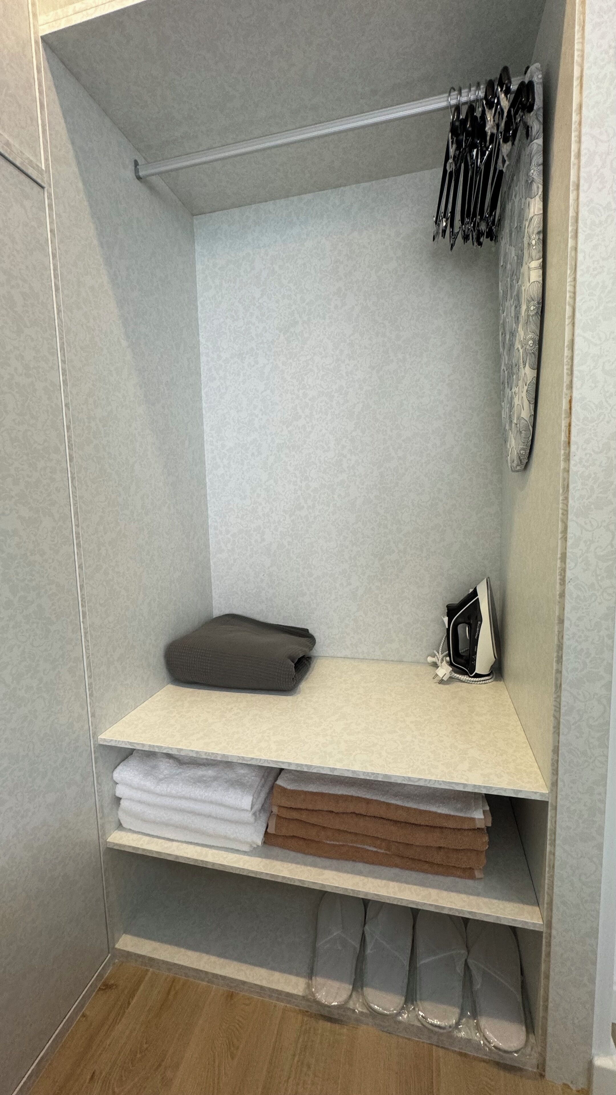 Apartamento Estudio 8 | In-room safe, blackout drapes, iron/ironing board, free WiFi