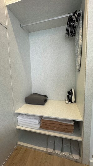 Apartamento Estudio 8 | Zimmersafe, Verdunkelungsvorhänge, Bügeleisen/Bügelbrett