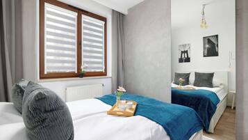 Fer et planche à repasser, lit parapluie, Wi-Fi, draps fournis