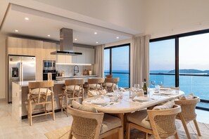 Private kitchen - Paradise Cove Penthouse | Stunning Ocean Views (Huatulco)