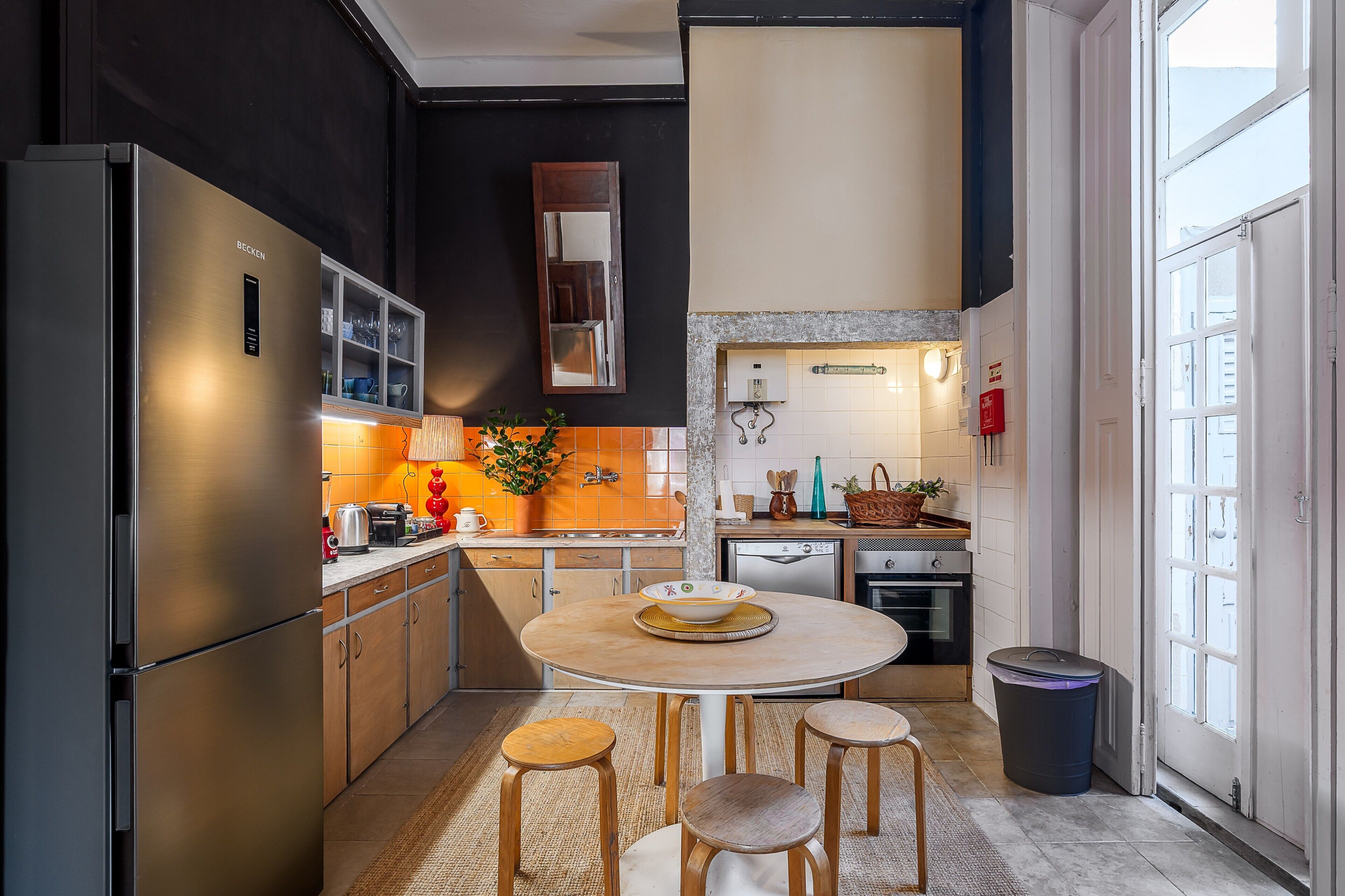 Køleskab, mikrobølgeovn, ovn, kogeplade