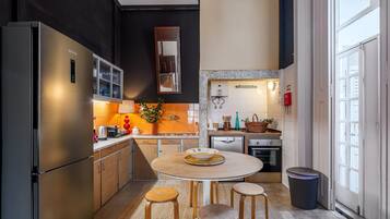 Køleskab, mikrobølgeovn, ovn, kogeplade