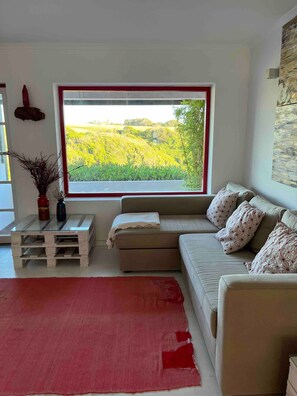 TV, fireplace - Holiday Home 'Stylish Alentejo Beach Houseporto' with Sea View, Private Terrace and Wi-Fi (Porto Covo)