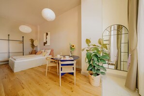 WiFi, bed sheets - Boutique Urban Nest | Cozy & Central 1 (Berlin)