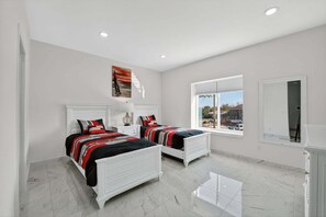Maisonette, 3 Schlafzimmer | 3 Schlafzimmer, laptopgeeigneter Arbeitsplatz, Bügeleisen/Bügelbrett