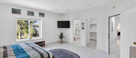 Duplex, 3 Bedrooms | 3 bedrooms, laptop workspace, iron/ironing board, free WiFi