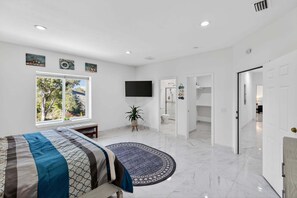 Duplex, 3 Bedrooms | 3 bedrooms, laptop workspace, iron/ironing board, free WiFi - Canalfront 3br Near Panama City Beach 3 Bedroom Duplex (Panama City)