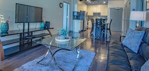 Living area - Midtown 1br Fully Furnished Apartment - Great Location! 1 Bedroom Apts (Atlanta)